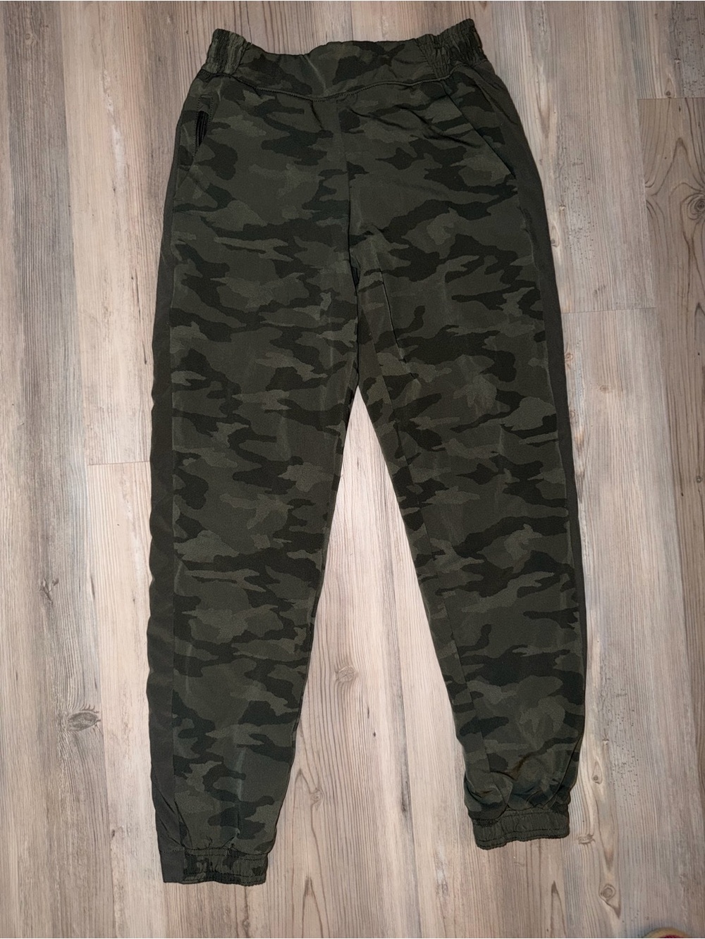 Athleta Green Camo Brooklyn Textured Lined Elastic Waistband Jogger Pants 2